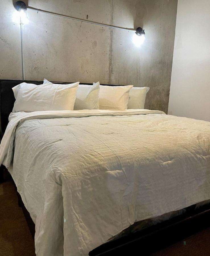 Loft Living Downtown At Its Best! Very Spacious Феникс Экстерьер фото