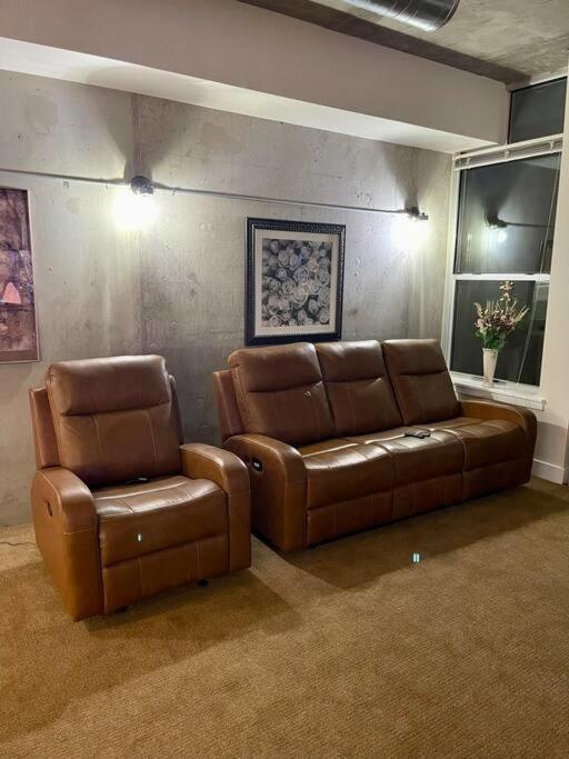 Loft Living Downtown At Its Best! Very Spacious Феникс Экстерьер фото